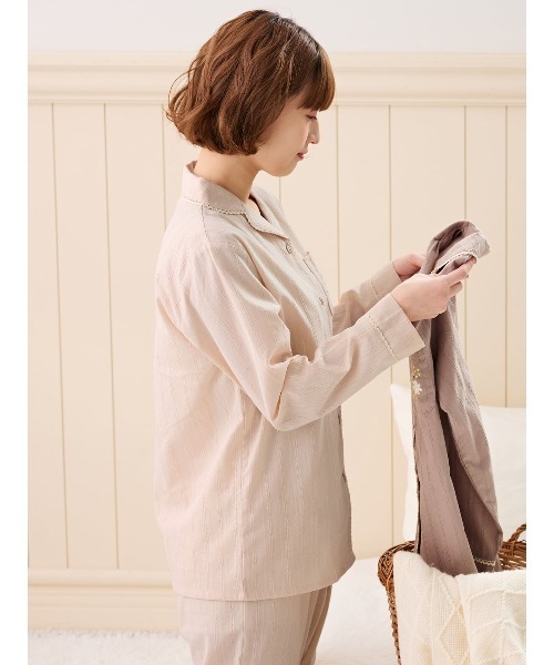 綿100％お花ワンポイント刺繍前開き長袖パジャマ（ルームウェア