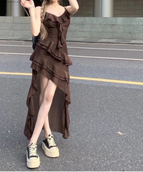 gossip!ロサンゼルス(ゴシップロサンゼルス)の「Y2K 【垢抜けレイヤードアイテム】シフォン 不規則 スリング ワンピース 日常&シンプル(ワンピース・レディース・ブラウン・FREE)」の3枚目の写真