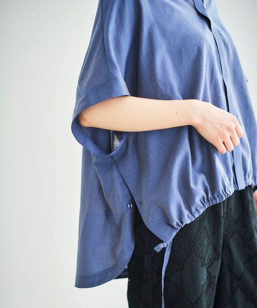 le.coeur blanc（ルクールブラン）の「《手洗い可能》シアー麻シャンブレードロストギャザーシャツ（シャツ/ブラウス・レディース・ベージュ/ブルー/ダークグレー・38）」の12枚目の写真