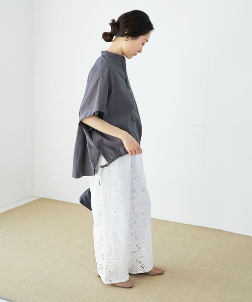 le.coeur blanc（ルクールブラン）の「《手洗い可能》シアー麻シャンブレードロストギャザーシャツ（シャツ/ブラウス・レディース・ベージュ/ブルー/ダークグレー・38）」の21枚目の写真