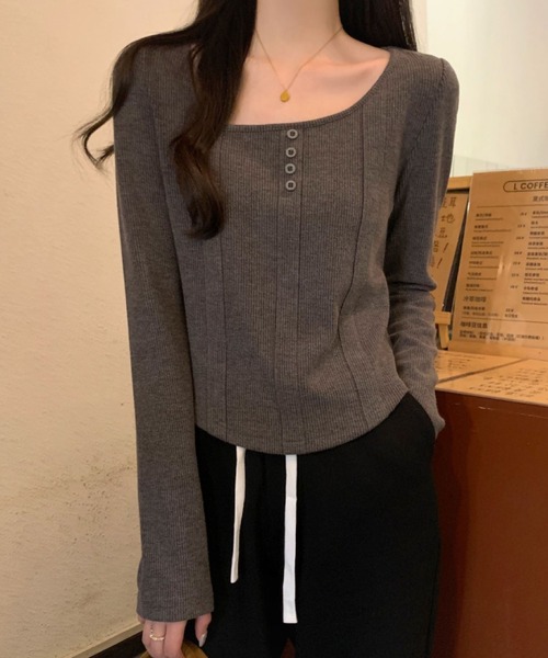 2ly2（トゥーリートゥー）の「フェミニンな魅力たっぷり♪スクエアネックリブトップス（Tシャツ/カットソー・レディース・ベージュ/ピンク/ダークグレー・FREE）」の4枚目の写真