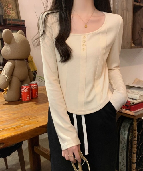 2ly2（トゥーリートゥー）の「フェミニンな魅力たっぷり♪スクエアネックリブトップス（Tシャツ/カットソー・レディース・ベージュ/ピンク/ダークグレー・FREE）」の9枚目の写真