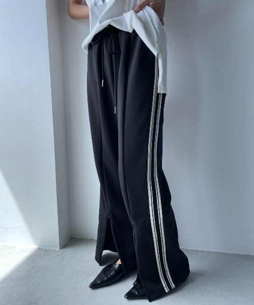 AIC.（エーアイシー）の「2WAYサイドライントラックパンツ（その他パンツ・レディース・ブラック/バーガンディー・FREE）」の4枚目の写真