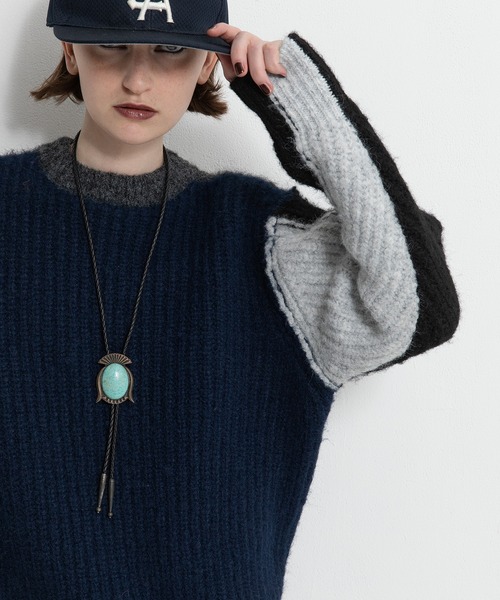 AULA AILA（アウラアイラ）の「2WAYカラーブロックプルニット（ニット/セーター・レディース・イエロー×グリーン/チャコールグレー/ブルー/ピンク・0）」の12枚目の写真