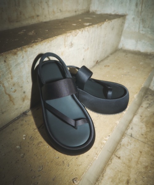 BLONDEY（ブロンディ）の「厚底ソフトグリップサンダル（サンダル・レディース・ブラック・SMALL/MEDIUM/LARGE）」の10枚目の写真