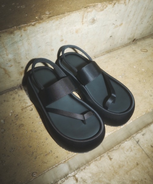 BLONDEY（ブロンディ）の「厚底ソフトグリップサンダル（サンダル・レディース・ブラック・SMALL/MEDIUM/LARGE）」の12枚目の写真