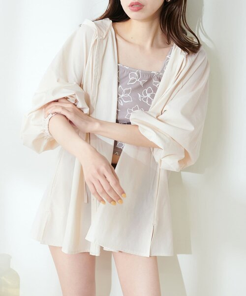 natural couture(ナチュラルクチュール)の「【WEB限定】フード付きラッシュガードシャツ(ラッシュガード・レディース・チャコールグレー/アイボリー/ミント・FREE)」の10枚目の写真