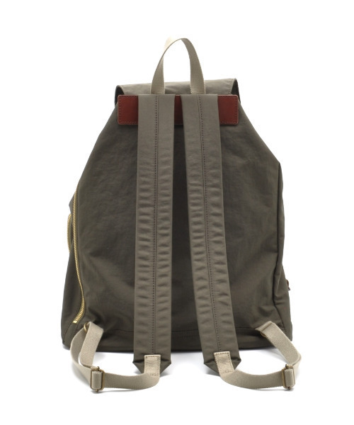 CLEDRAN(クレドラン)の「【軽量 サイドジップ開閉有】CL3824 LUMI RUCK SACK デイパ(バックパック/リュック・レディース・ライトベージュ/ブラック/オリーブ・FREE)」の5枚目の写真