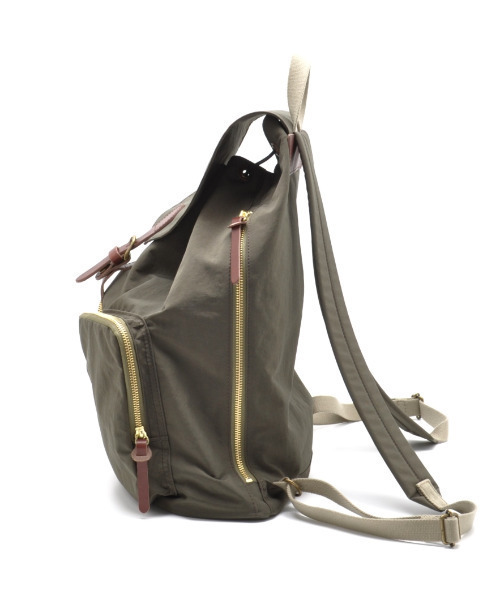 CLEDRAN(クレドラン)の「【軽量 サイドジップ開閉有】CL3824 LUMI RUCK SACK デイパ(バックパック/リュック・レディース・ライトベージュ/ブラック/オリーブ・FREE)」の6枚目の写真
