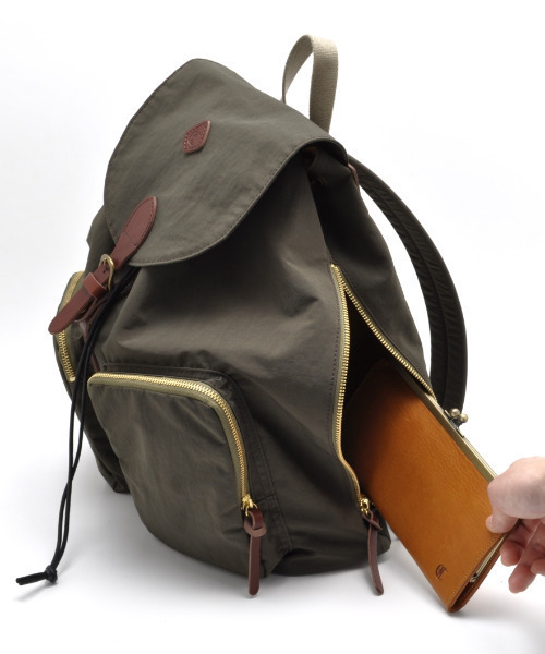 CLEDRAN(クレドラン)の「【軽量 サイドジップ開閉有】CL3824 LUMI RUCK SACK デイパ(バックパック/リュック・レディース・ライトベージュ/ブラック/オリーブ・FREE)」の11枚目の写真