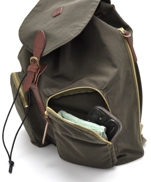 CLEDRAN(クレドラン)の「【軽量 サイドジップ開閉有】CL3824 LUMI RUCK SACK デイパ(バックパック/リュック・レディース・ライトベージュ/ブラック/オリーブ・FREE)」の12枚目の写真