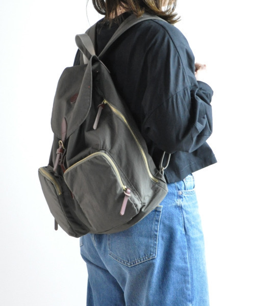 CLEDRAN(クレドラン)の「【軽量 サイドジップ開閉有】CL3824 LUMI RUCK SACK デイパ(バックパック/リュック・レディース・ライトベージュ/ブラック/オリーブ・FREE)」の13枚目の写真