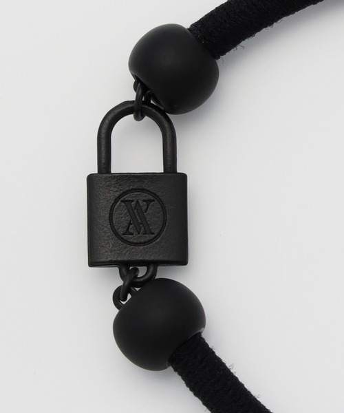 VANQUISH（ヴァンキッシュ）の「VANQUISH /VA Icon Lock-In ブレスレット（ブレスレット・メンズ・ホワイト/ブラック・FREE）」の4枚目の写真