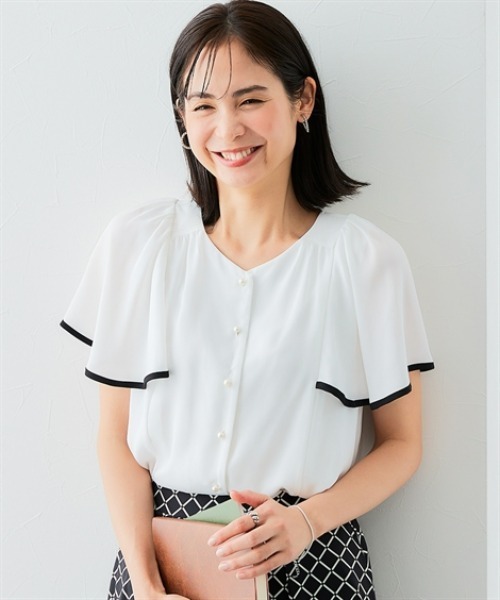 7days Life Styling(セブンデイズライフスタイリング)の「配色パールボタンジョーゼットフレアブラウス カットソー裏地付(シャツ/ブラウス・レディース・グレイッシュベージュ/オフホワイト/ネイビー・S/M/L/LL)」の1枚目の写真
