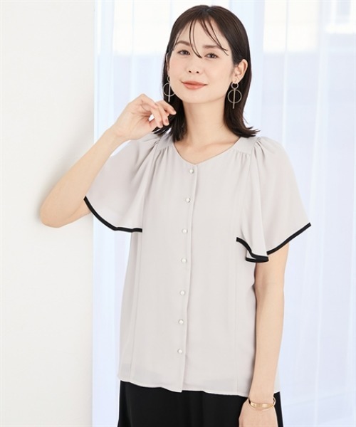 7days Life Styling(セブンデイズライフスタイリング)の「配色パールボタンジョーゼットフレアブラウス カットソー裏地付(シャツ/ブラウス・レディース・グレイッシュベージュ/オフホワイト/ネイビー・S/M/L/LL)」の2枚目の写真