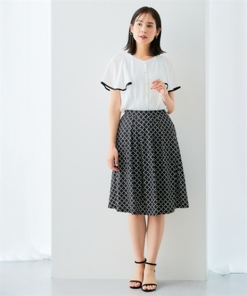7days Life Styling(セブンデイズライフスタイリング)の「配色パールボタンジョーゼットフレアブラウス カットソー裏地付(シャツ/ブラウス・レディース・グレイッシュベージュ/オフホワイト/ネイビー・S/M/L/LL)」の5枚目の写真