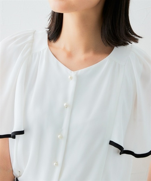 7days Life Styling(セブンデイズライフスタイリング)の「配色パールボタンジョーゼットフレアブラウス カットソー裏地付(シャツ/ブラウス・レディース・グレイッシュベージュ/オフホワイト/ネイビー・S/M/L/LL)」の14枚目の写真