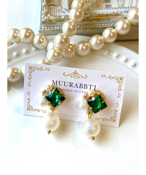 VIBGYOR(ヴィブジョー)の「【MUURABBTI】スクエアビジューとコットン風パールのピアス(MA)(ピアス(両耳用)・レディース・エメラルド/その他/その他1/バイオレット/コバルトブルー/アクア・FREE)」の1枚目の写真