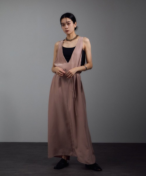 SALON adam et rope'（サロン アダム エ ロペ）の「[25AW]GENTLE SILK ジャンパースカート【セットアップ対応・洗える】（ジャンパースカート・レディース・ブラック/ブラウン系その他2/ピンク系その他2・FREE）」の3枚目の写真