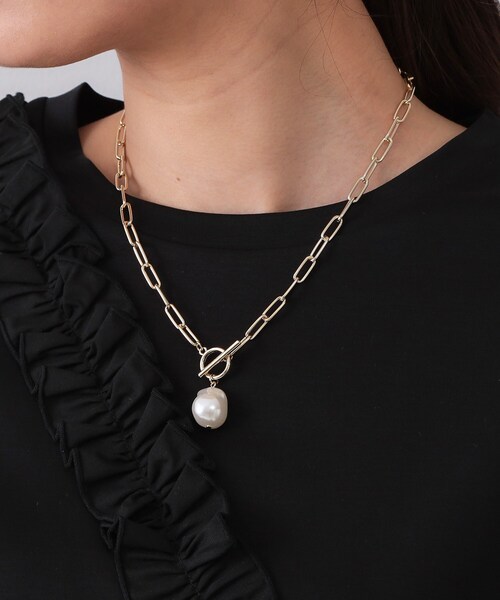 OPAQUE.CLIP（オペークドットクリップ）の「チェーン×フェイクパール マンテルネックレス（ネックレス・レディース・ゴールド/シルバー・00）」の2枚目の写真