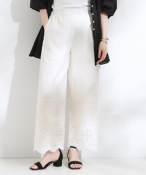 SHOO・LA・RUE（シューラルー）の「【S-LL】華やかさをプラスする 裾刺繍ストレートパンツ（その他パンツ・レディース・ホワイト/レッド系1/ブラック・02/01/04/03）」の9枚目の写真