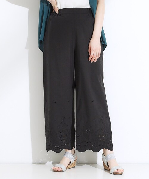 SHOO・LA・RUE（シューラルー）の「【S-LL】華やかさをプラスする 裾刺繍ストレートパンツ（その他パンツ・レディース・ホワイト/レッド系1/ブラック・02/01/04/03）」の13枚目の写真