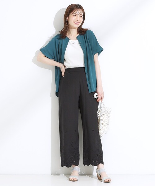 SHOO・LA・RUE（シューラルー）の「【S-LL】華やかさをプラスする 裾刺繍ストレートパンツ（その他パンツ・レディース・ホワイト/レッド系1/ブラック・02/01/04/03）」の15枚目の写真