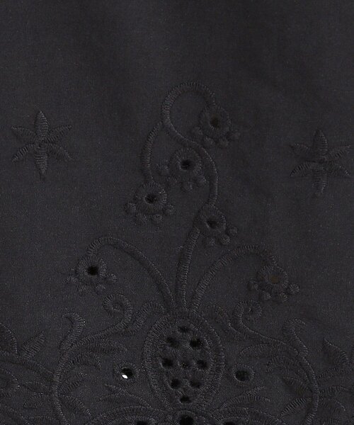 SHOO・LA・RUE（シューラルー）の「【S-LL】華やかさをプラスする 裾刺繍ストレートパンツ（その他パンツ・レディース・ホワイト/レッド系1/ブラック・02/01/04/03）」の16枚目の写真