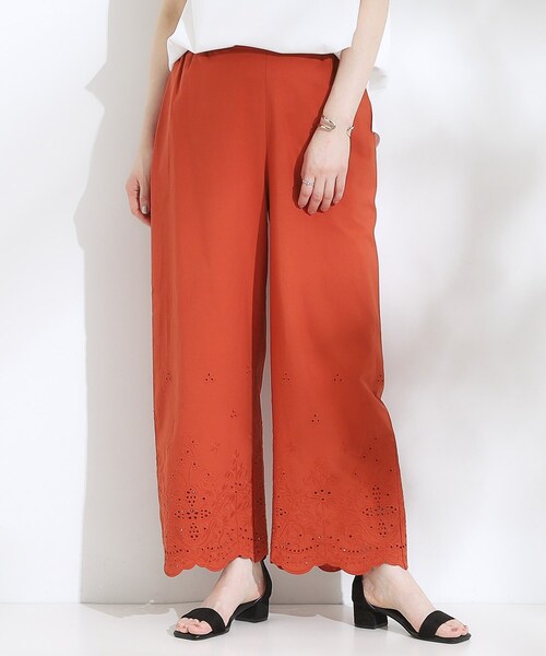 SHOO・LA・RUE（シューラルー）の「【S-LL】華やかさをプラスする 裾刺繍ストレートパンツ（その他パンツ・レディース・ホワイト/レッド系1/ブラック・02/01/04/03）」の17枚目の写真