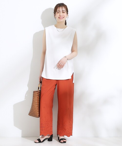 SHOO・LA・RUE（シューラルー）の「【S-LL】華やかさをプラスする 裾刺繍ストレートパンツ（その他パンツ・レディース・ホワイト/レッド系1/ブラック・02/01/04/03）」の5枚目の写真