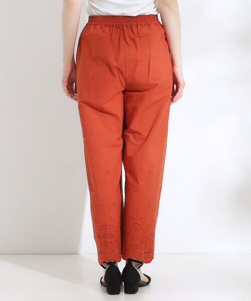 SHOO・LA・RUE（シューラルー）の「【S-LL】華やかさをプラスする 裾刺繍ストレートパンツ（その他パンツ・レディース・ホワイト/レッド系1/ブラック・02/01/04/03）」の18枚目の写真