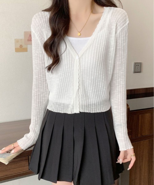 kirakiraShop（キラキラショップ）の「【新色追加】【着回し万能】着回し力バツグン！Vネック シアー カーディガン（カーディガン/ボレロ・レディース・ブラック/アイボリー/ブルー/パープル/ホワイト/ピンク/グリーン・FREE）」の8枚目の写真