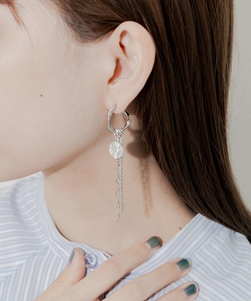 SMELLY（スメリー）の「コインチェーンフープイヤリング（イヤリング・レディース・シルバー・-）」の4枚目の写真