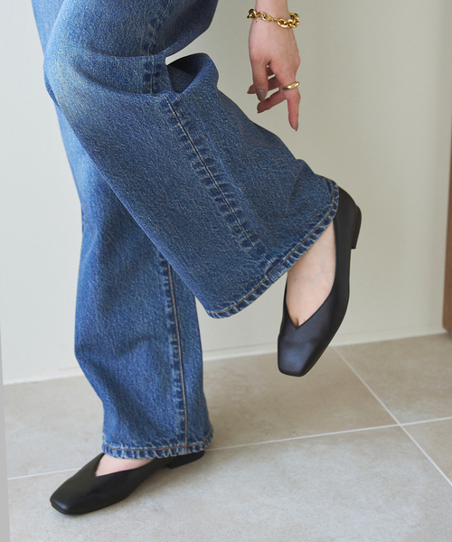 LE TALON（ルタロン）の「≪追加≫スクエアVカットフラット（バレエシューズ・レディース・ブラック系その他・23cm/23.5cm/24cm/24.5cm/21/21.5/22cm/22.5cm/25cm/25.5cm）」の6枚目の写真