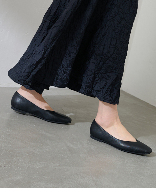 LE TALON（ルタロン）の「≪追加≫スクエアVカットフラット（バレエシューズ・レディース・ブラック系その他・23cm/23.5cm/24cm/24.5cm/21/21.5/22cm/22.5cm/25cm/25.5cm）」の13枚目の写真