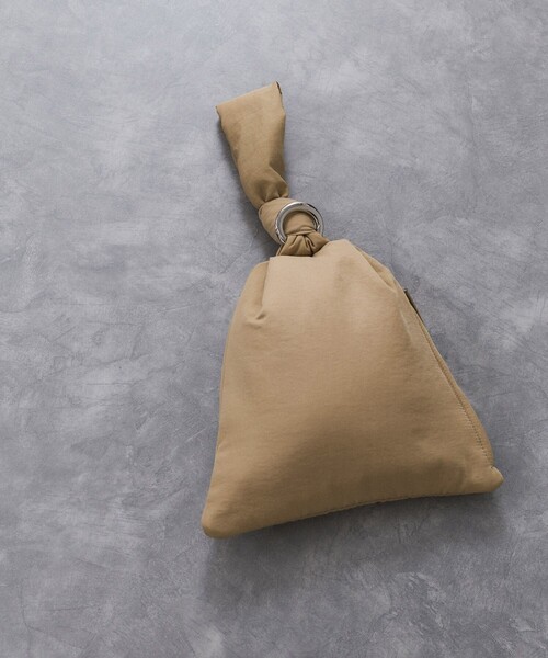 ADAM ET ROPE'(アダムエロペ)の「トライアングルムスビミニバッグ(ハンドバッグ・レディース・ブラック/ベージュ/ライトグリーン・FREE)」の8枚目の写真