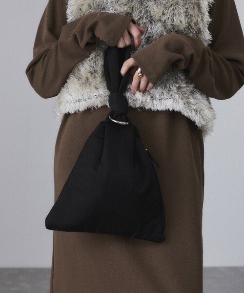 ADAM ET ROPE'(アダムエロペ)の「トライアングルムスビミニバッグ(ハンドバッグ・レディース・ブラック/ベージュ/ライトグリーン・FREE)」の9枚目の写真