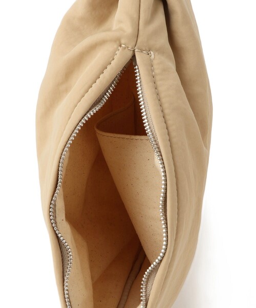 ADAM ET ROPE'(アダムエロペ)の「トライアングルムスビミニバッグ(ハンドバッグ・レディース・ブラック/ベージュ/ライトグリーン・FREE)」の17枚目の写真