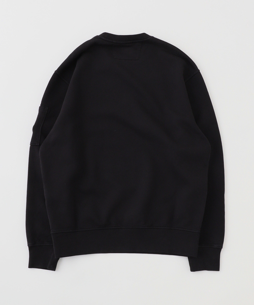 C.P. COMPANY(シーピーカンパニー)の「C.P. Company / シーピーカンパニー SWSHRT C NECK BRS EMZ DIAG FLC(スウェット・メンズ・ブラック・MEDIUM/SMALL/X-SMALL)」の2枚目の写真