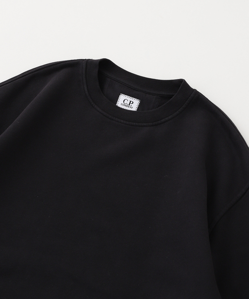 C.P. COMPANY(シーピーカンパニー)の「C.P. Company / シーピーカンパニー SWSHRT C NECK BRS EMZ DIAG FLC(スウェット・メンズ・ブラック・MEDIUM/SMALL/X-SMALL)」の3枚目の写真