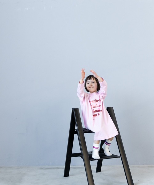 LOWRYS FARM(ローリーズファーム)の「アソートロゴプリントワンピース 581823(ワンピース・キッズ・ブラック/オフホワイト/ブルー/ピンク・110cm/120cm/130cm/140cm/150cm)」の7枚目の写真