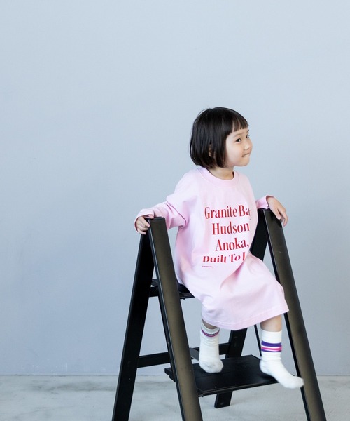 LOWRYS FARM(ローリーズファーム)の「アソートロゴプリントワンピース 581823(ワンピース・キッズ・ブラック/オフホワイト/ブルー/ピンク・110cm/120cm/130cm/140cm/150cm)」の8枚目の写真