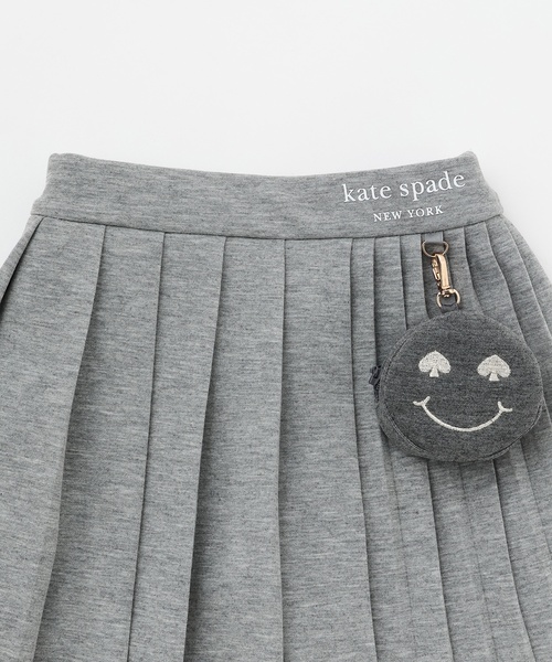kate spade new york kids（ケイトスペードニューヨーク）の「Spade Smileyポーチつきプリーツスカート（スカート・キッズ・グレー/ブラック・160cm/150cm/140cm/130cm/120cm/110cm）」の4枚目の写真