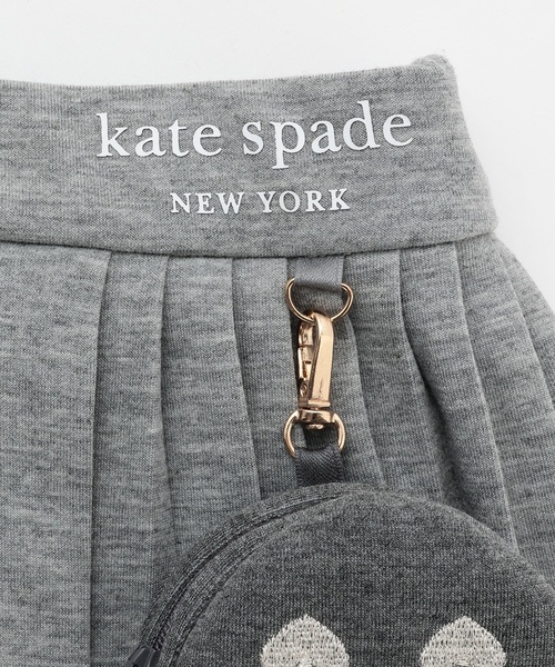 kate spade new york kids（ケイトスペードニューヨーク）の「Spade Smileyポーチつきプリーツスカート（スカート・キッズ・グレー/ブラック・160cm/150cm/140cm/130cm/120cm/110cm）」の6枚目の写真