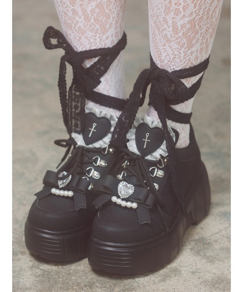 Ank Rouge(アンクルージュ)の「ハートクロススニーカー(スニーカー・レディース・ブラック/ホワイト・M/L)」の2枚目の写真