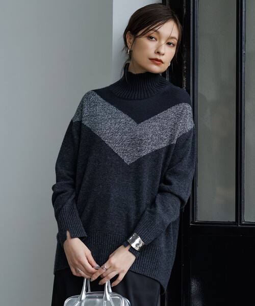ICB(アイシービー)の「ソフトカシミヤミックス インターシャ ハイネックニット(ニット/セーター・レディース・ブルー系3/ブラック系3・LARGE)」の1枚目の写真
