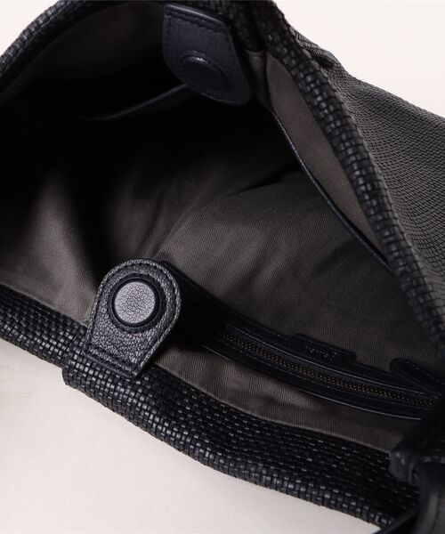 genten(ゲンテン)の「ペッレテッシル ショルダーバッグ(ショルダーバッグ・レディース・ダークブラウン/ダークネイビー/グレー・FREE)」の6枚目の写真