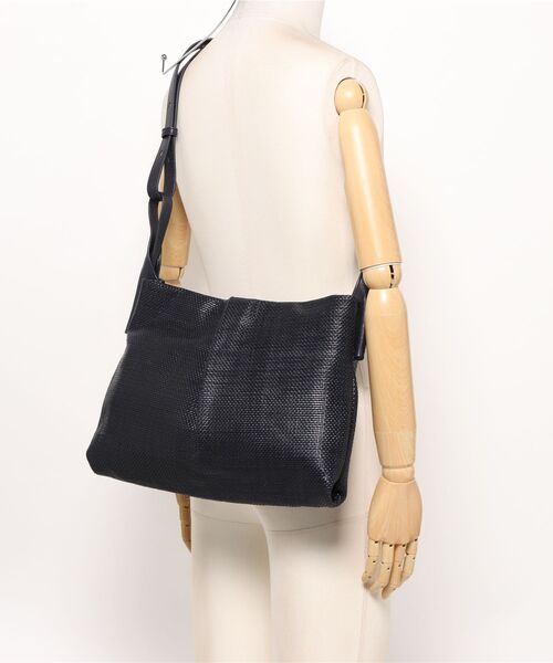 genten(ゲンテン)の「ペッレテッシル ショルダーバッグ(ショルダーバッグ・レディース・ダークブラウン/ダークネイビー/グレー・FREE)」の7枚目の写真