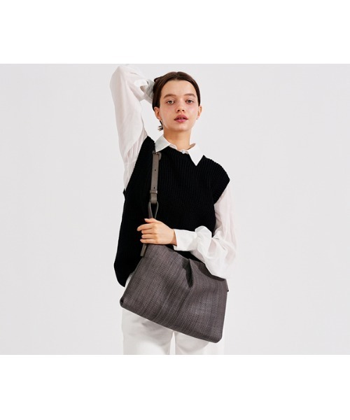 genten(ゲンテン)の「ペッレテッシル ショルダーバッグ(ショルダーバッグ・レディース・ダークブラウン/ダークネイビー/グレー・FREE)」の8枚目の写真