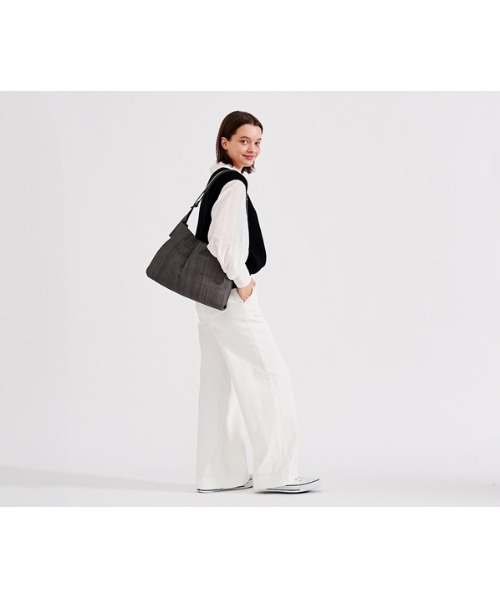 genten(ゲンテン)の「ペッレテッシル ショルダーバッグ(ショルダーバッグ・レディース・ダークブラウン/ダークネイビー/グレー・FREE)」の10枚目の写真